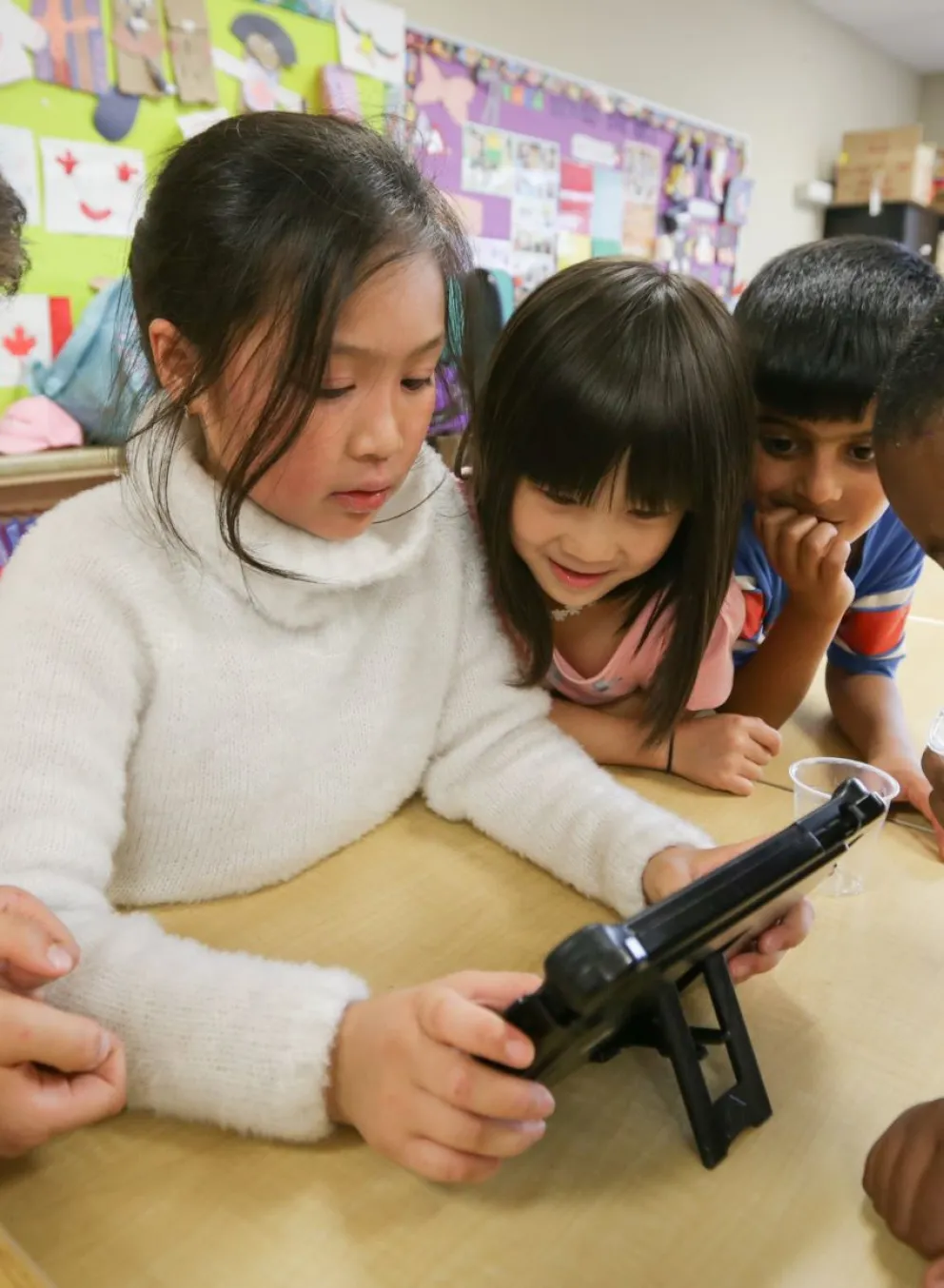 Children working on iPad at YMCA Beyond the Bell