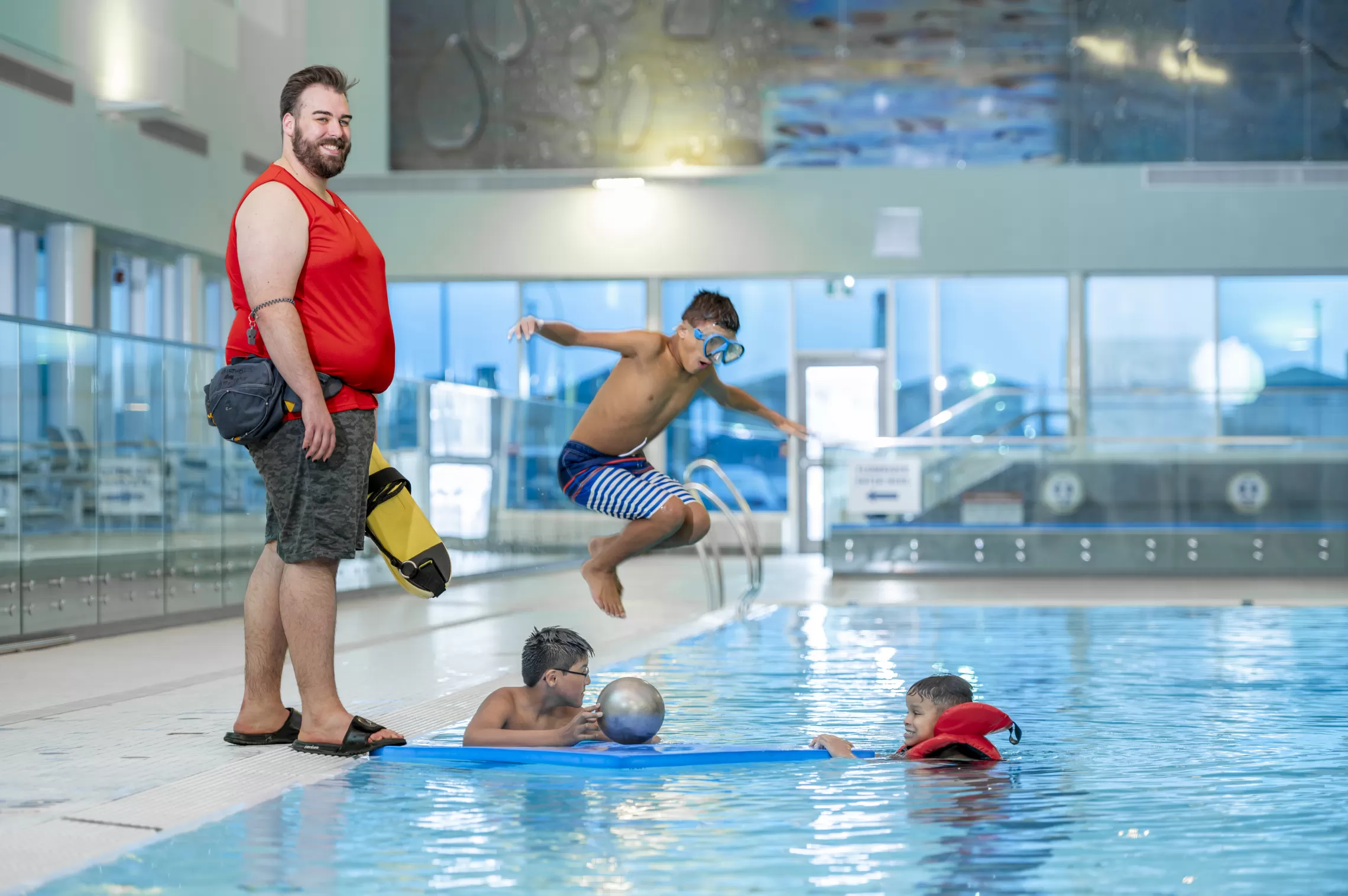 lifeguard-swimming-pool