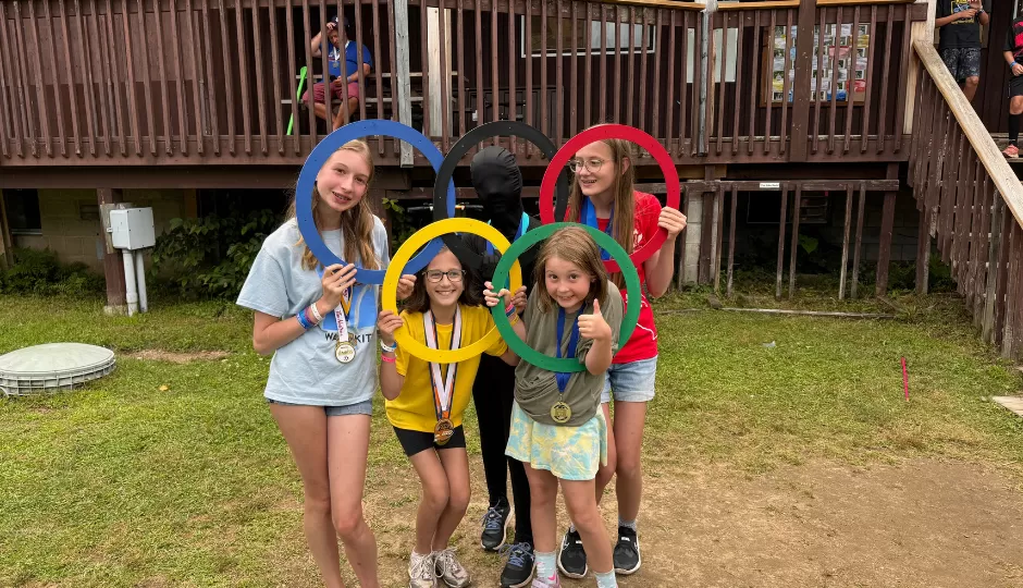 5 girls dressed up as as the olympic rings