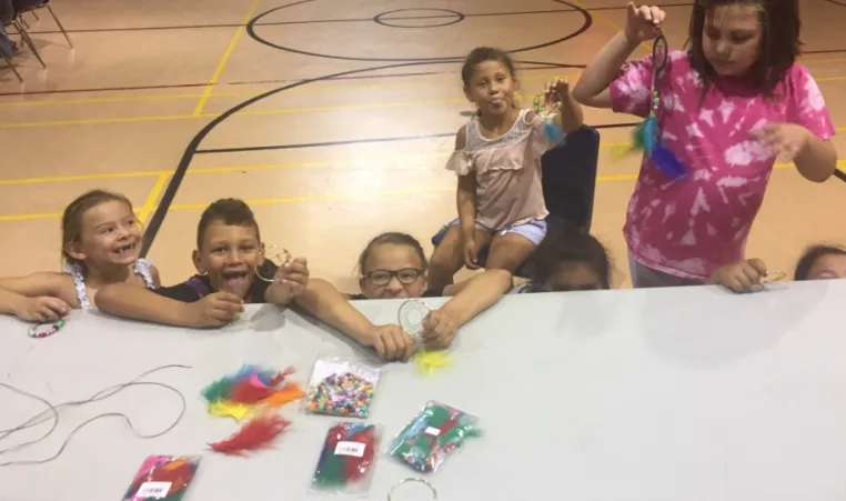 students build dream catchers